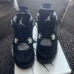 Jordan 4 white thunder